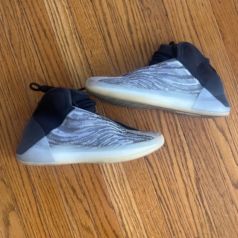Adidas Yeezy - Picture 3 of 3